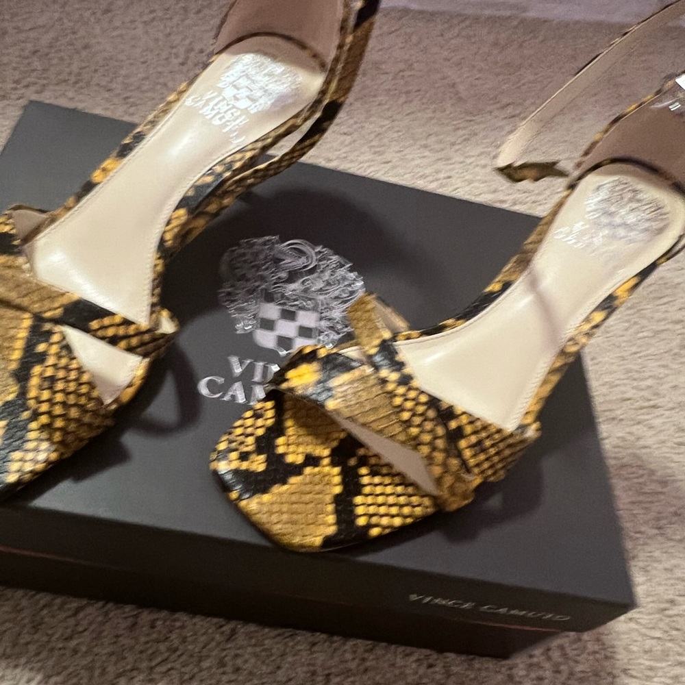 Vince Camuto retro python print heels brand new